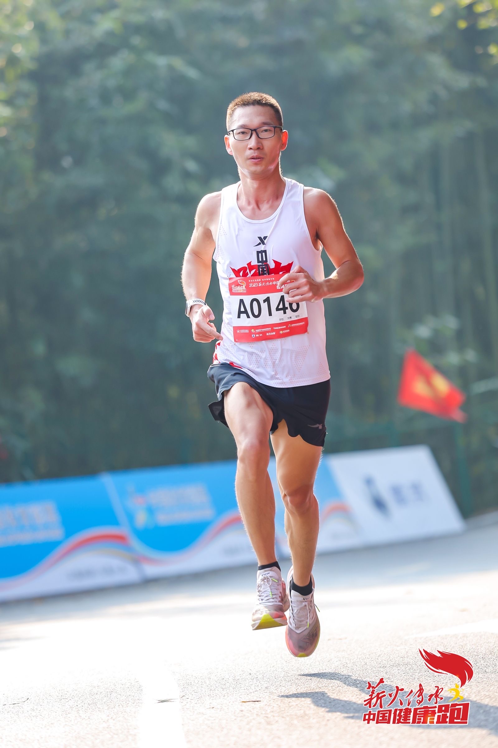 运动员在比赛中尽展风采,尽显实力 运动员在比赛中尽展风采,尽显实力