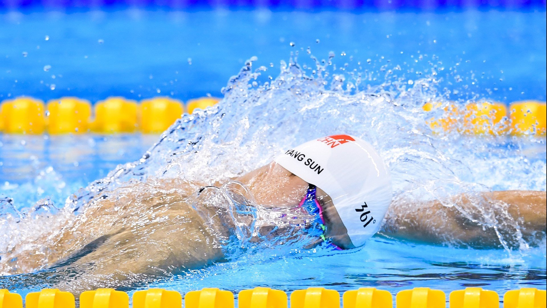 开云体育-霓虹赛道与少年王冠，拉梅洛·F1街道赛之夜的制胜法则