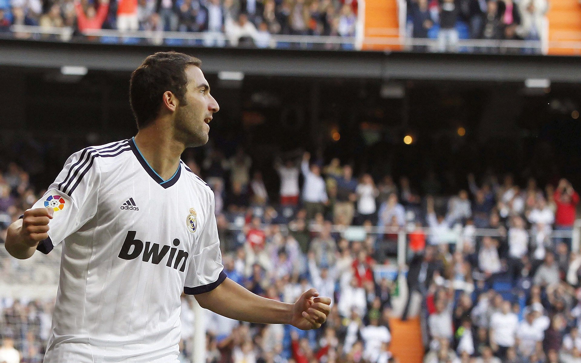 开云APP-赛道与球场，当F1揭幕战遇上骑士绝杀